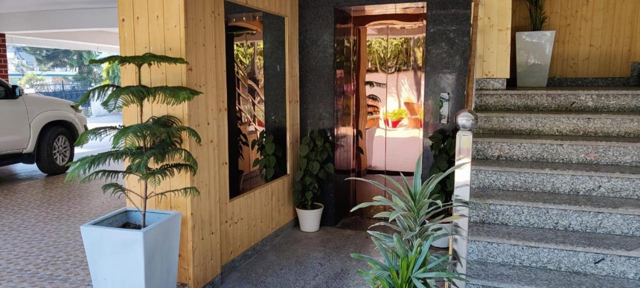 Hotel Maira Dehradun Zewnętrze zdjęcie