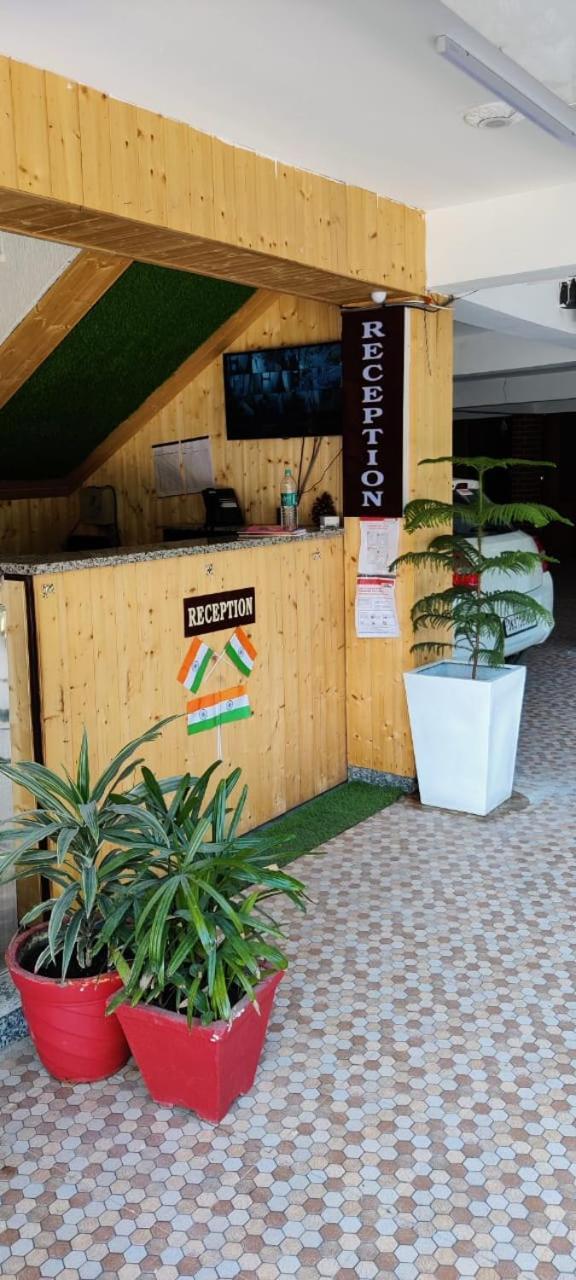 Hotel Maira Dehradun Zewnętrze zdjęcie