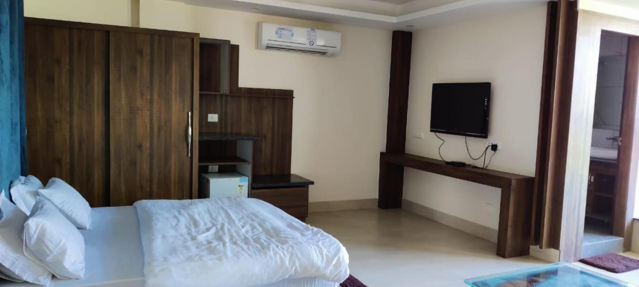 Hotel Maira Dehradun Zewnętrze zdjęcie